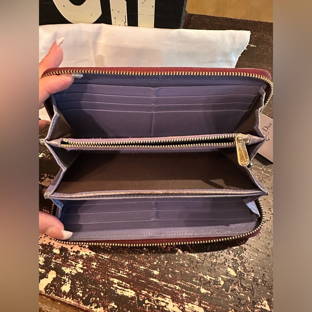 Beautiful Dior Patent Leather Bicolor Wallet - Picture 8 of 16